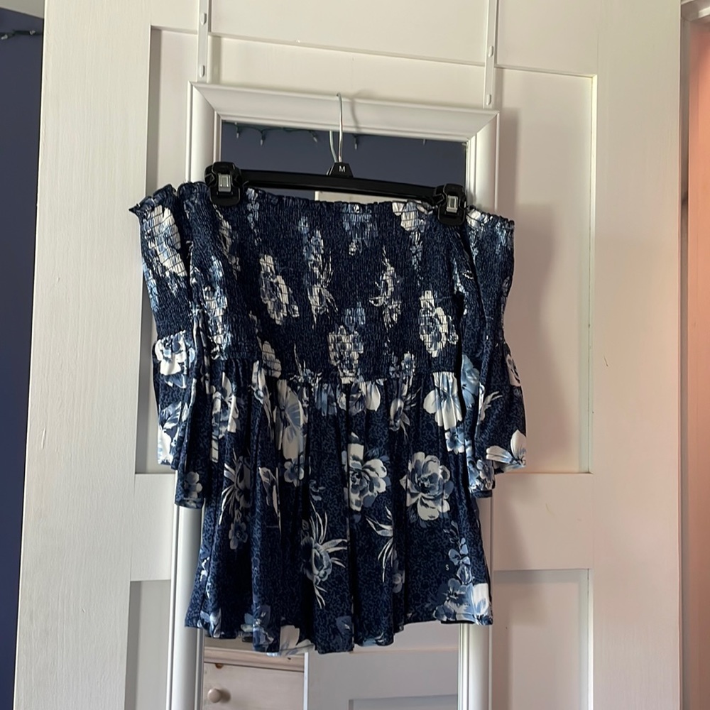 Hollister top!